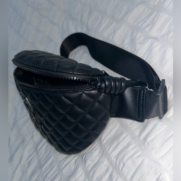 Brand new black Steve Madden Fanny pack! One size - Picture 3 of 4